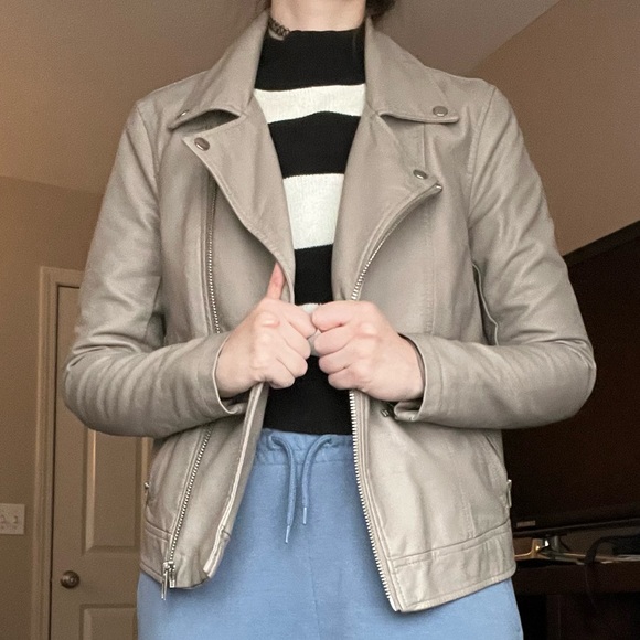 🥠 Taupe Pleather Jacket - Picture 3 of 8